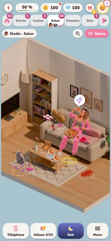 Le salon en désordre : Elodie affalée sur le canapé avec une pizza, Princesse sur le tapis, de la grenadine et de la sauce renversées